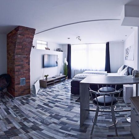 Moderne Wohnung Schwarzwald - In Bester Lage Direkt Am Fluss Bad Wildbad Buitenkant foto