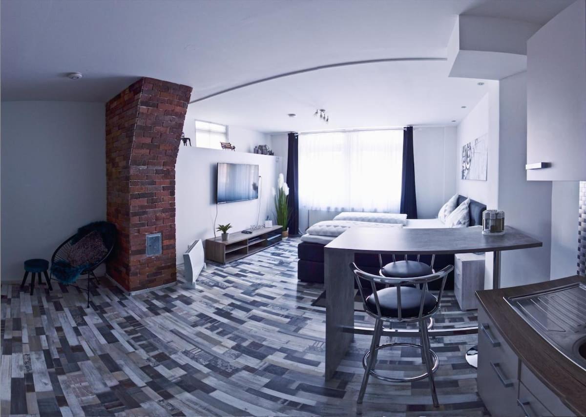 Moderne Wohnung Schwarzwald - In Bester Lage Direkt Am Fluss Bad Wildbad Buitenkant foto
